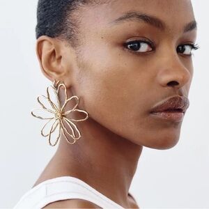 Zara statement gold flower earrings